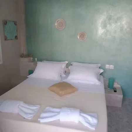 Pasithei 2* Perissa (Santorini)